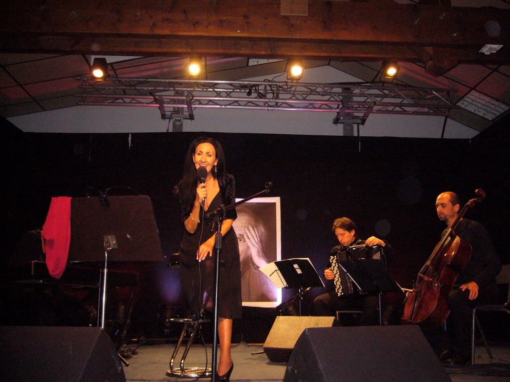 Natasha Bezriche chante Lèo Ferré