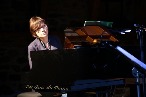 Natasha Bezriche, chanson française
